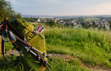 Wanderrucksack im Grünen