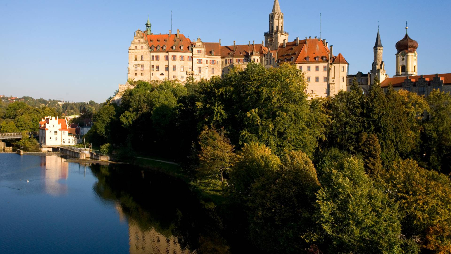 Schloss Sigmaringen direkt am Fluss